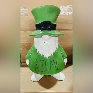 Adorable RETIRED LARGE Rae Dunn Kiss Me Leprechaun Artisian Collection